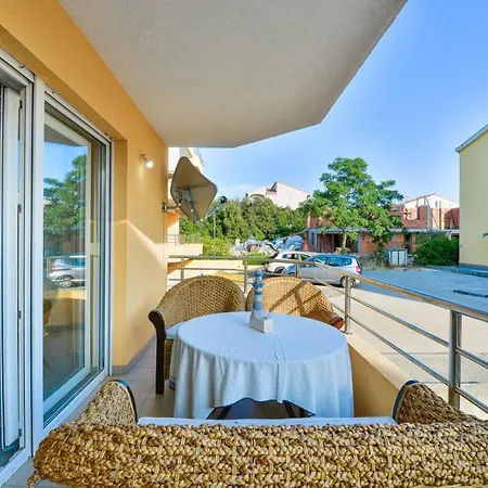 Apartment Oliver Near Nice Beach In Kozino Appartamento *