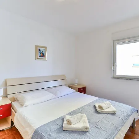 Apartment Oliver Near Nice Beach In Kozino * Kožino