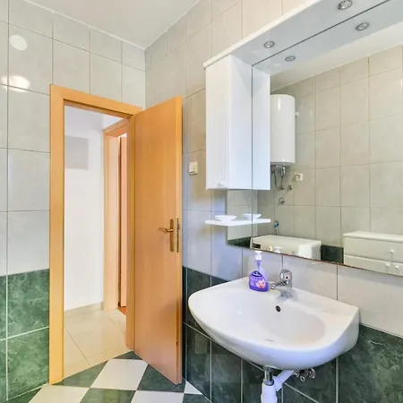 Apartment Oliver Near Nice Beach In Kozino Kožino