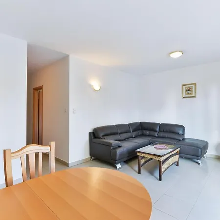 Appartamento Apartment Oliver Near Nice Beach In Kozino Kožino