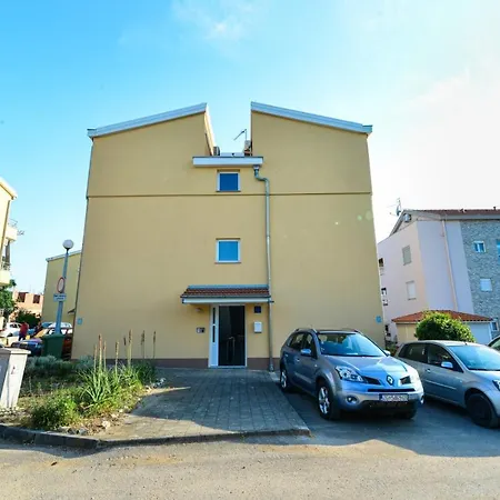 Apartment Oliver Near Nice Beach In Kozino Kožino