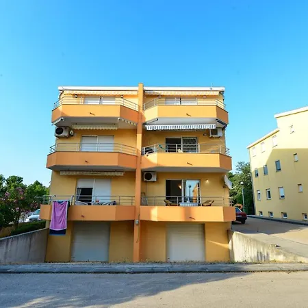 Apartment Oliver Near Nice Beach In Kozino Appartamento Kožino