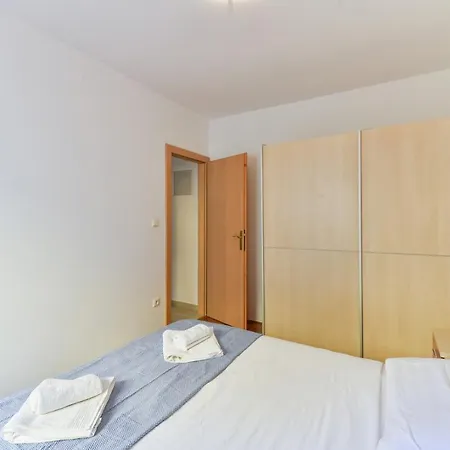 Apartment Oliver Near Nice Beach In Kozino Kozino