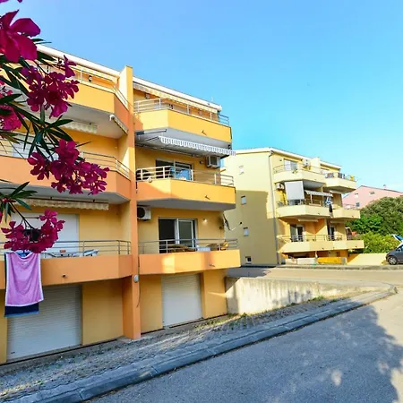 Apartment Oliver Near Nice Beach In Kozino Kozino
